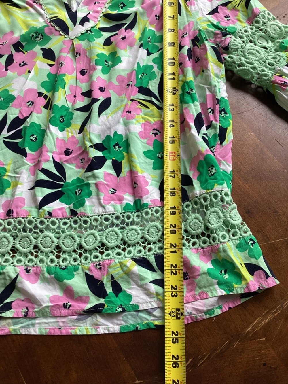 Crown & Ivy Boho Floral Crochet Bell Sleeve Tunic Blouse Womens M, Pink & Green - Picture 7 of 8